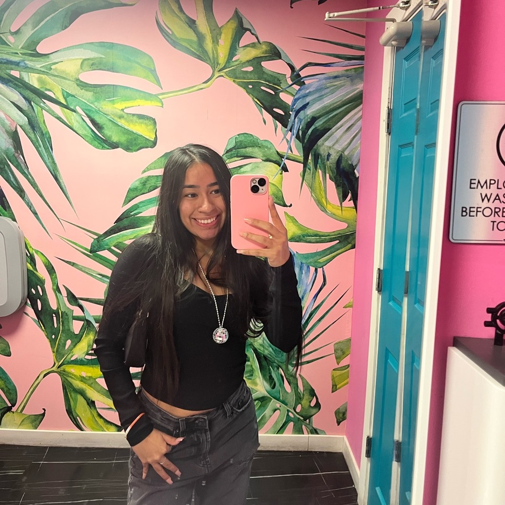 Meet your Posher, Mireya